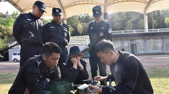 掛載沖鋒槍實彈射擊！昆明特警和臺州警方開展警用無人機實用交流6.png