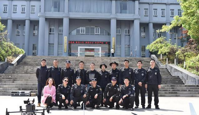 掛載沖鋒槍實彈射擊！昆明特警和臺州警方開展警用無人機實用交流8.png