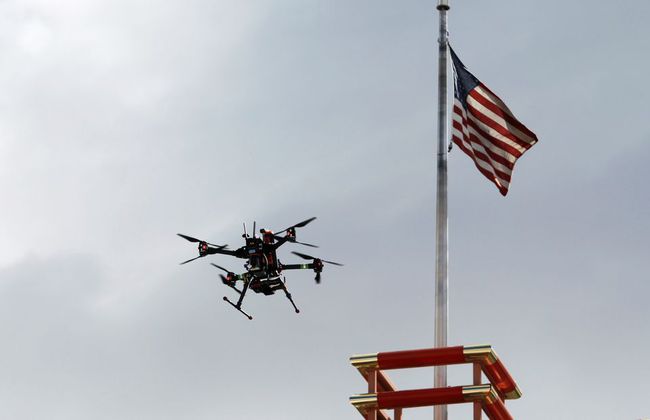 FAA：允許小型無人機飛越美國城市上空的新規(guī)生效.jpg