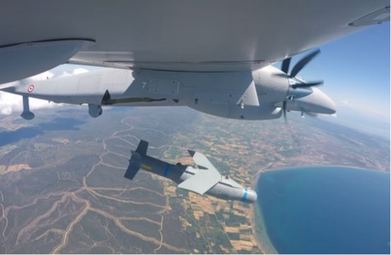 “阿金奇”無人機：成功對微型智能炸彈發(fā)射測試1.jpg