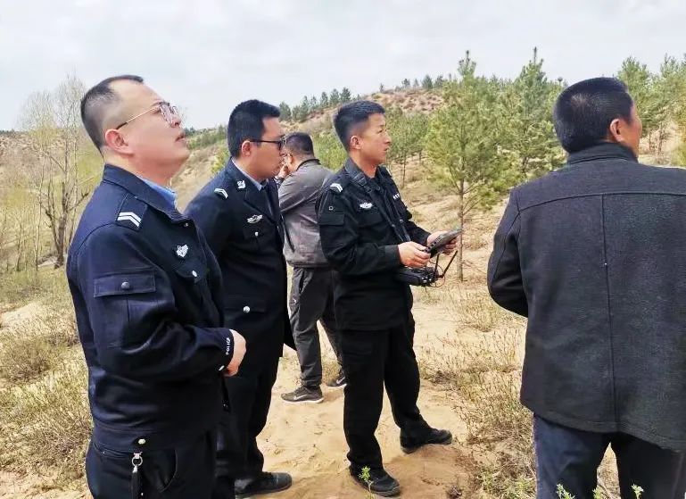 神木警方用無人機找人！1.jpg
