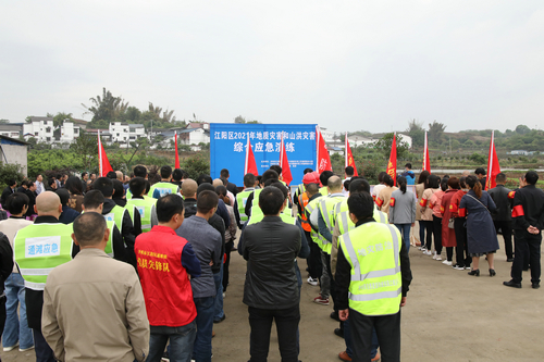 無人機+千里眼 江陽區(qū)實現(xiàn)山洪地災(zāi)“空地一體”救援1.jpg