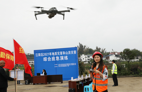 無人機+千里眼 江陽區(qū)實現(xiàn)山洪地災(zāi)“空地一體”救援4.jpg