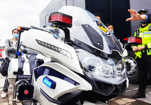 5G+4K還帶無人機！這樣科技感爆棚的警車，帥到你了嗎？5.png