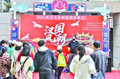 長江燈光秀 長江劇場 江灘無人機夜演.png