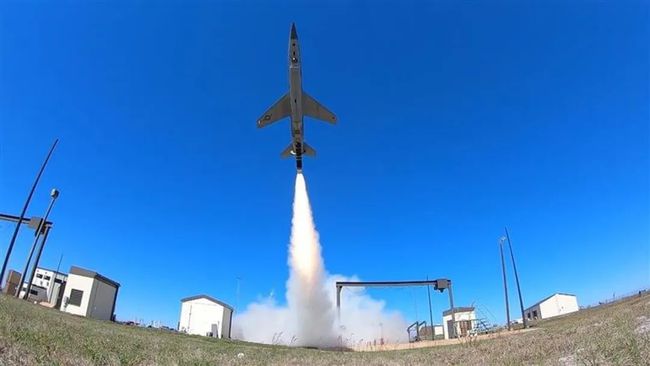 美國空軍第一架“空中博格”自主無人機原型進行首次飛行1.jpg