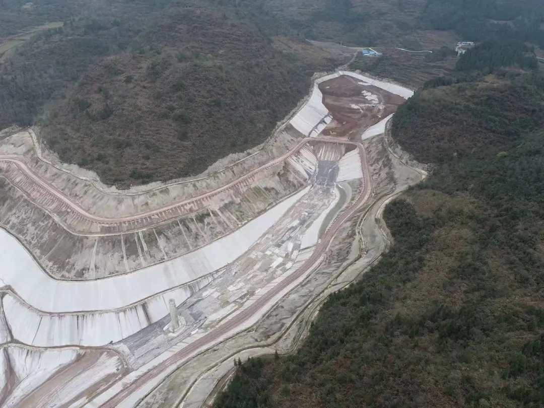 國家電投遵義公司：放飛無人機，追尋鋁業(yè)夢！2.jpg