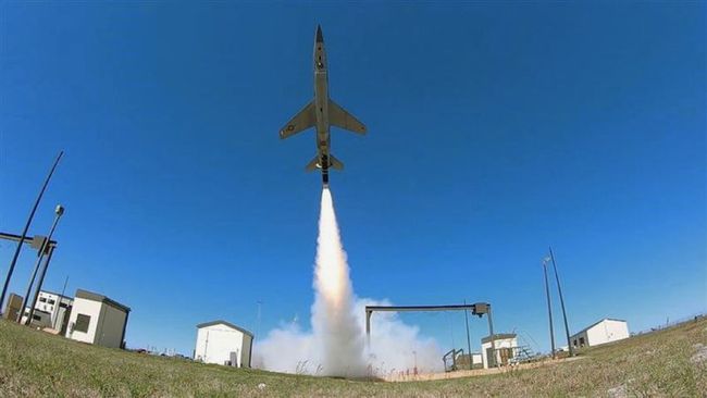 美空軍UTAP-22無人機采用自主核心系統(tǒng)完成首飛.jpg