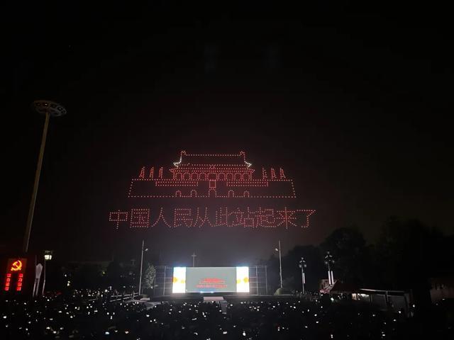 史上規(guī)模更大！剛剛，2021架無人機飛上濰坊夜空2.jpeg