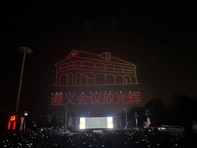 史上規(guī)模更大！剛剛，2021架無人機飛上濰坊夜空4.jpeg
